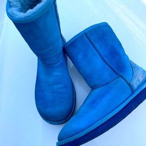 Original UGG, size US 8, gently used, clean, comes from smoke & pet free home.